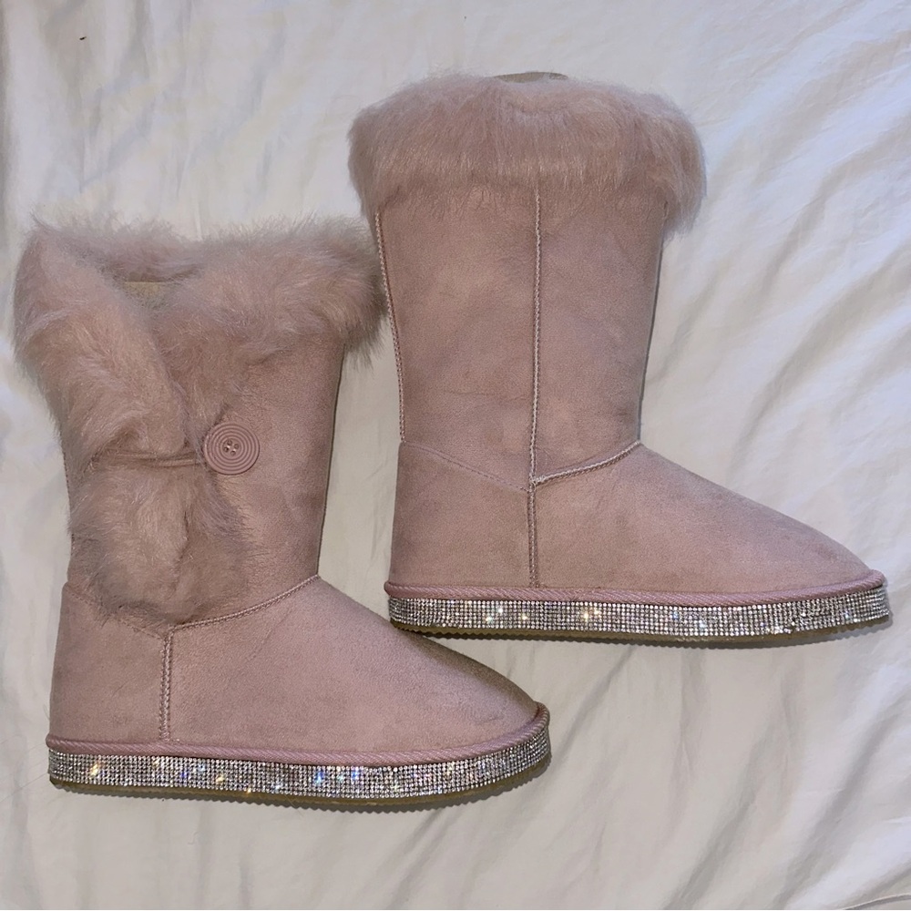 Size 10 Women’s pink fuzzy boots with rhinestones